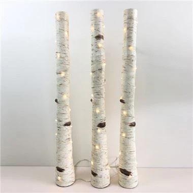 Jak najlepiej ułożyć lampki choinkowe na chudej choince?